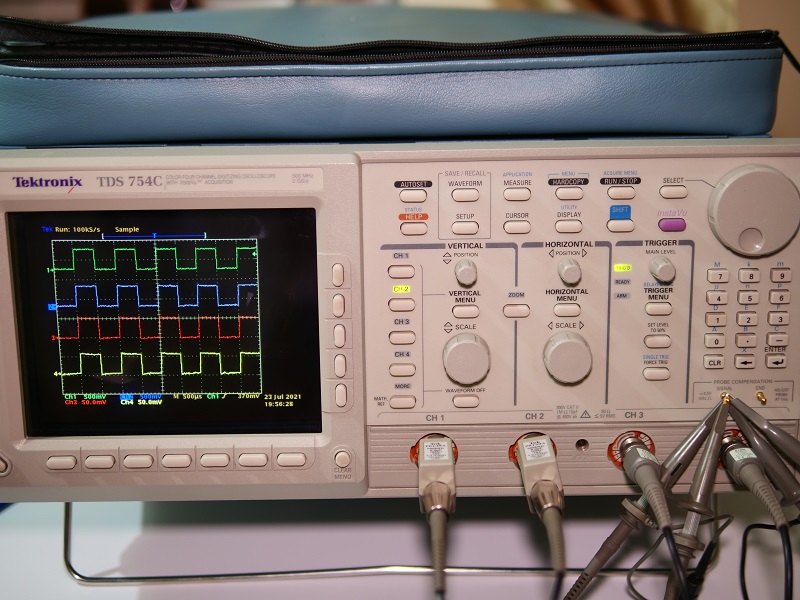 Máy hiện sóng Tektronix 4 kênh 500Mhz TDS754C  like new ( mới 95%)