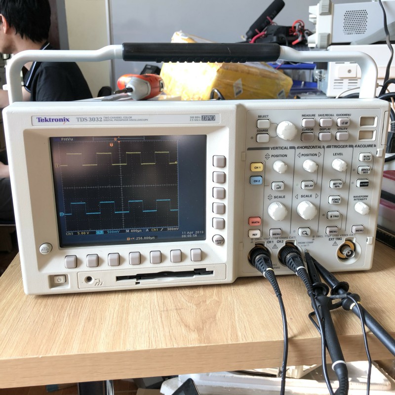 Máy hiện sóng Tektronix TDS 3032 300mhz